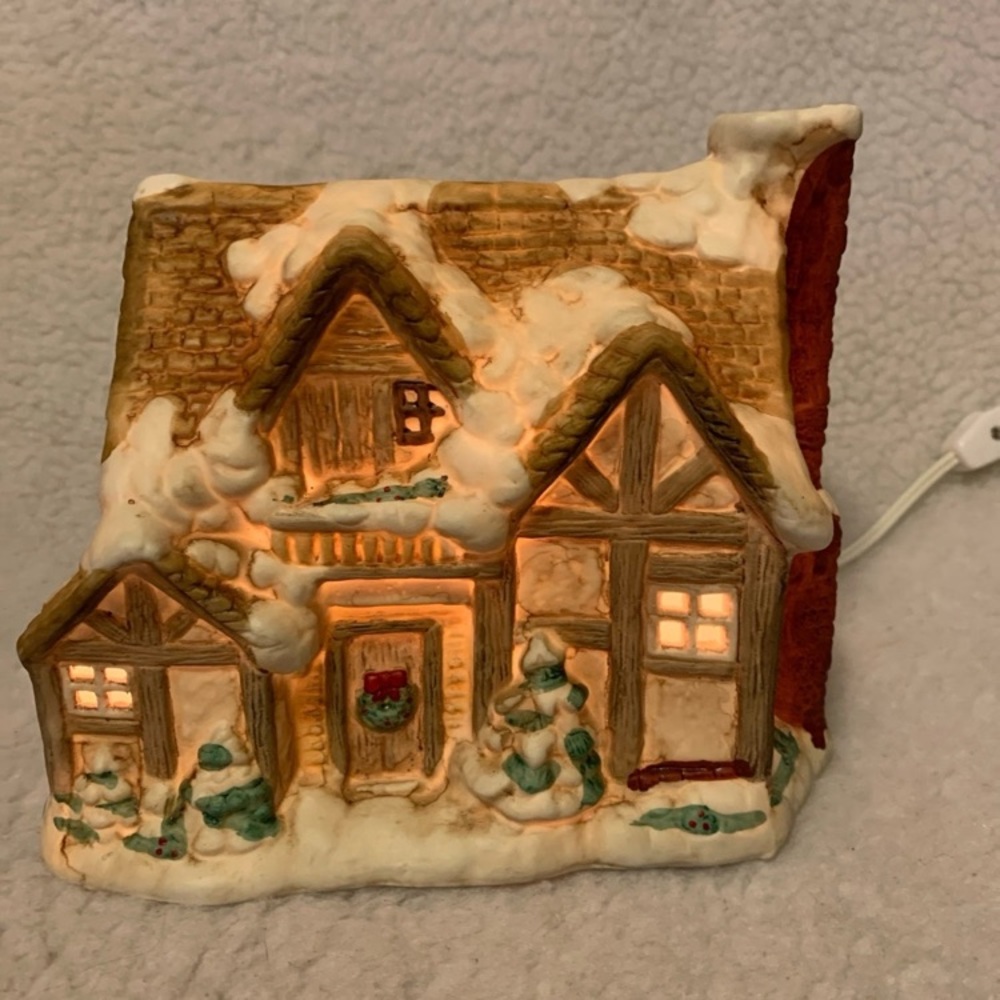 Dickens Cottage lighted house 1987 by William Beckett vintage JC Penny